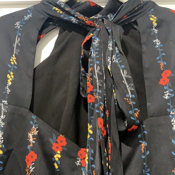 Milly Silk Keyhole & Tie Turtle Neck Blouse - Picture 4 of 10